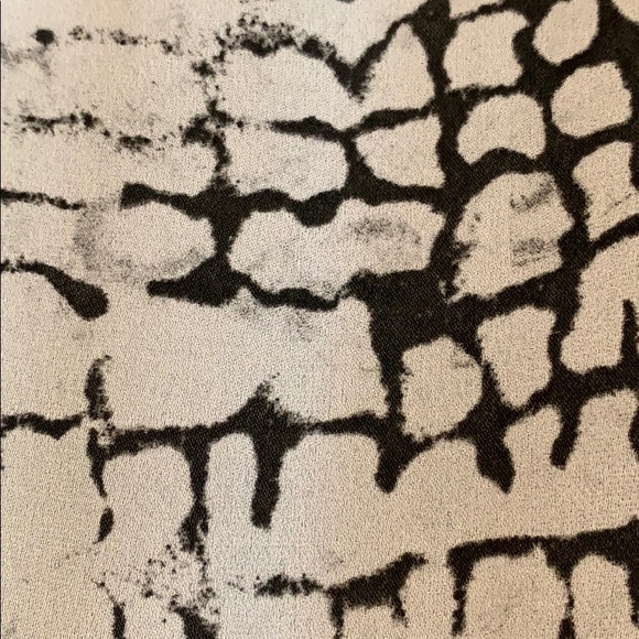 Raffi Silky Top, Women's White and Black Pattern M - Picture 3 of 7